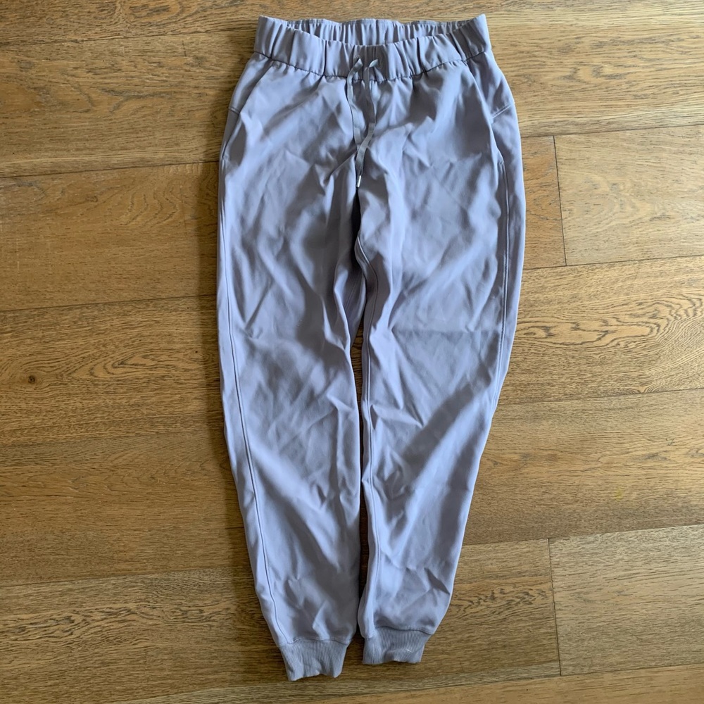 Lululemon On the Fly Jogger - size 4
